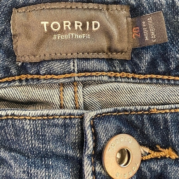 Torrid Size 20 Retro Denim Jeans Shorts Raw Fray Hem High Rise Stretch 2021 - Picture 3 of 7